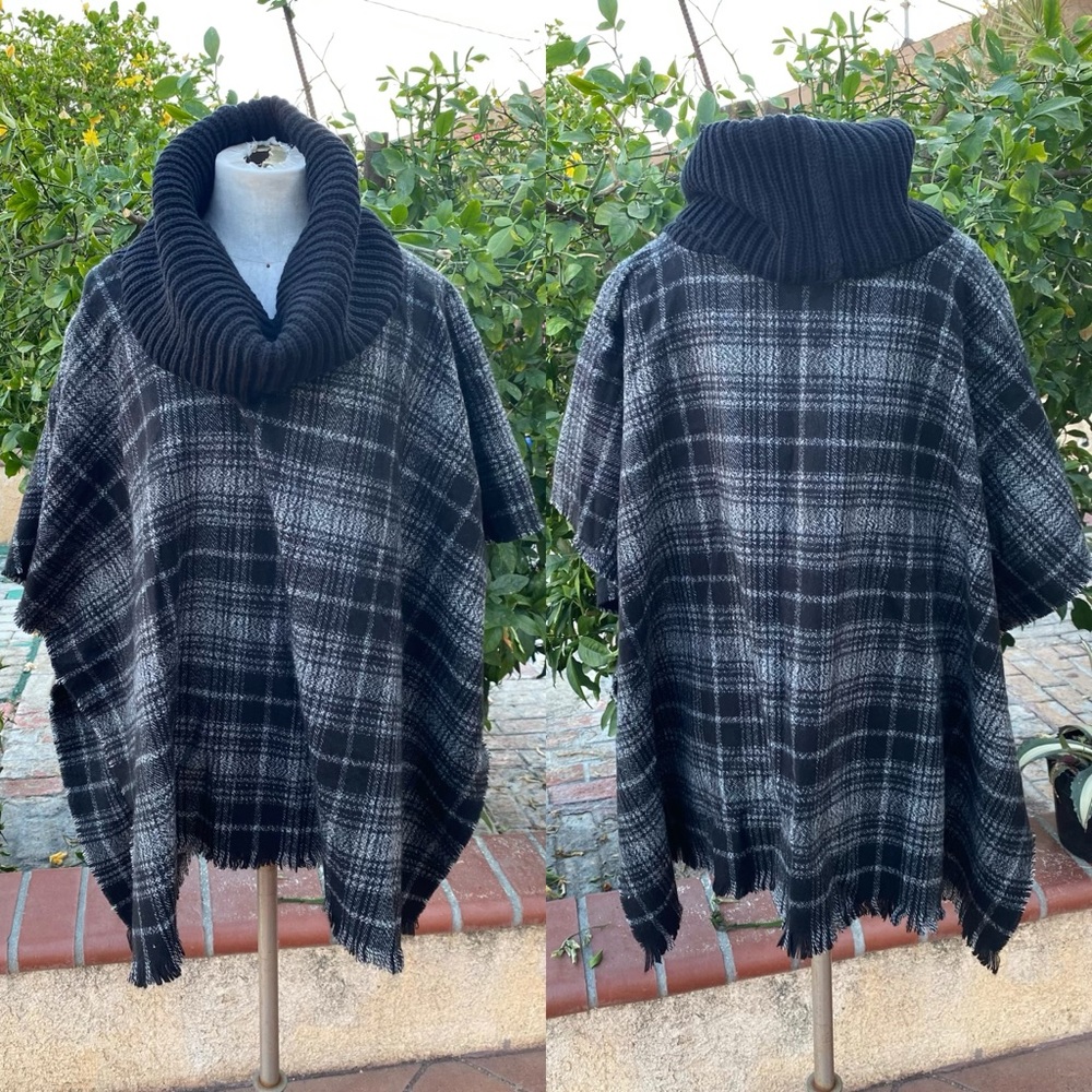 Modena Plaid Poncho (OS)